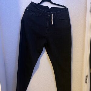 Stylish Black Ankle Jeans for Women